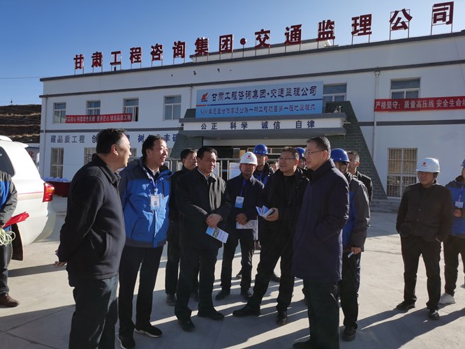 省交通運輸廳黨組書記、廳長李睿調(diào)研交通監(jiān)理公司承監(jiān)的卓合高速公路一期工程建設情況